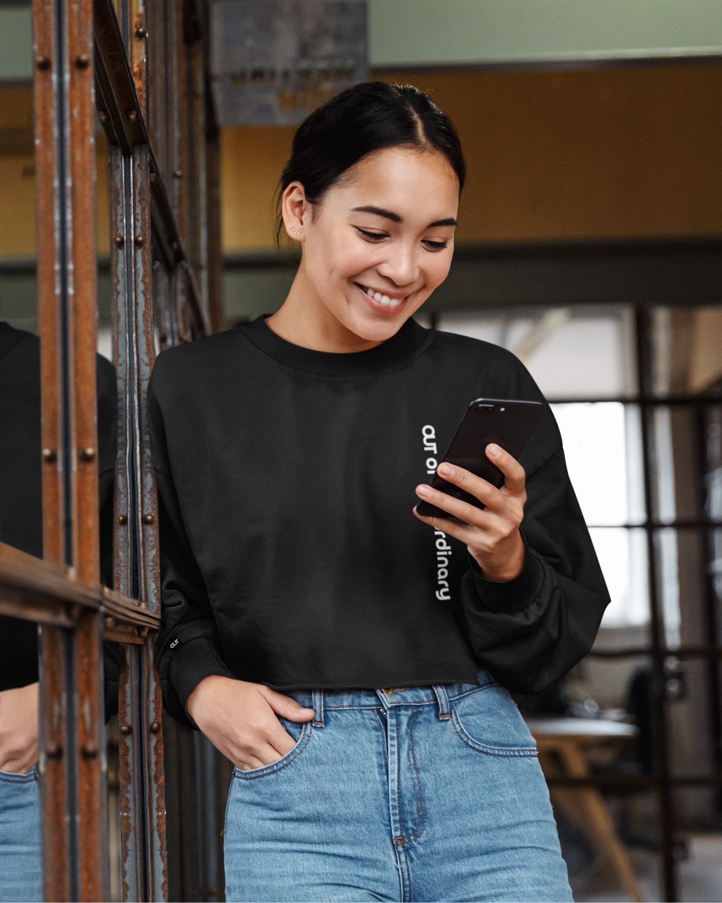 Out of the ordinary Lightweight Cropped Crew